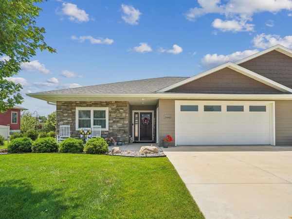 2440 Red Oak Road, Decorah, IA 52101
