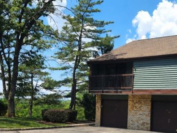 18 Ridgedale Dr, Clinton, NJ 08801