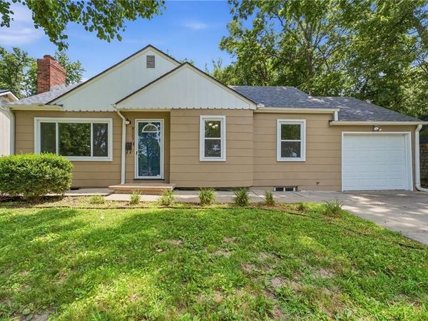 8107 Ward Parkway, Kansas City, MO 64114