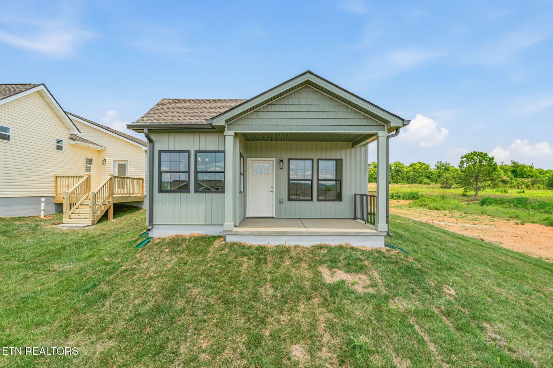 1034 Wentford Ave, Sweetwater, TN 37874 Main Photo