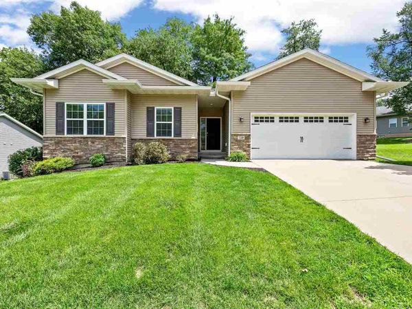 1149 Manitou Trl, Iowa City, IA 52245