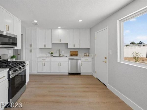 1905 W McDonald Avenue , North Las Vegas, NV 89032
