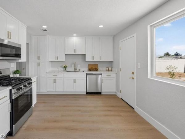 1905 W McDonald Avenue , North Las Vegas, NV 89032