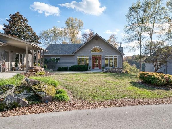511 Mallard Pointe Dr, Byrdstown, TN 38549