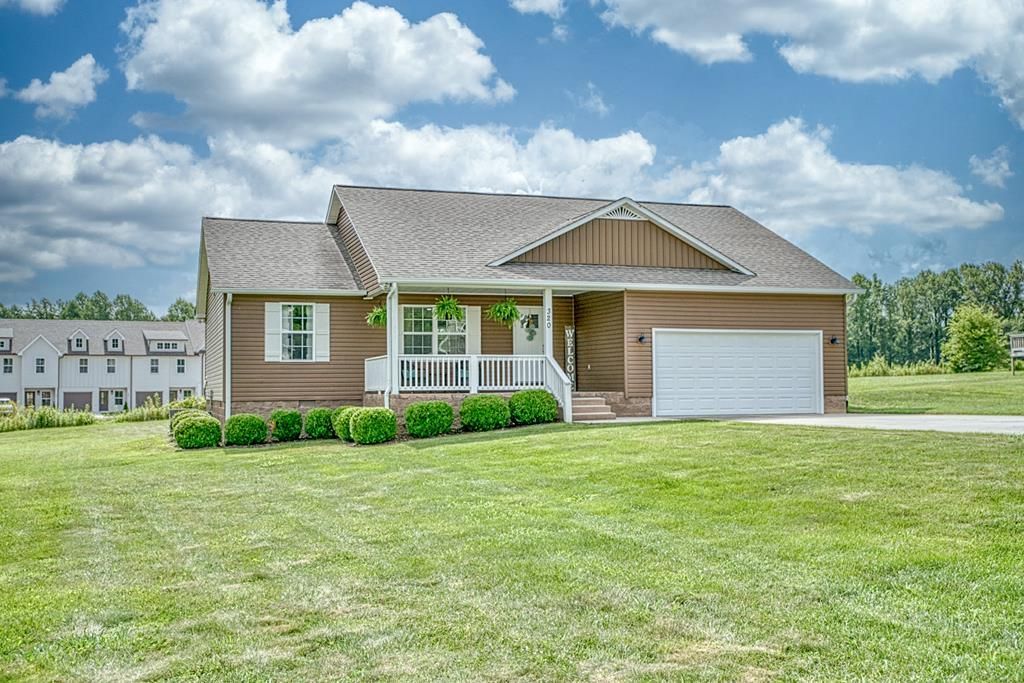 320 Valley Pointe Dr, Baxter, TN 38544 Main Photo