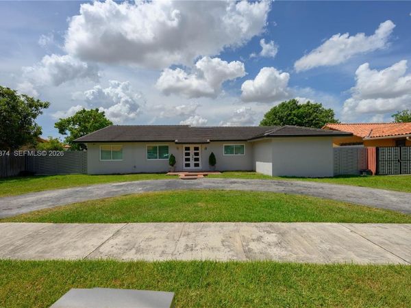 9724 SW 4th Terrace , Miami, FL 33174