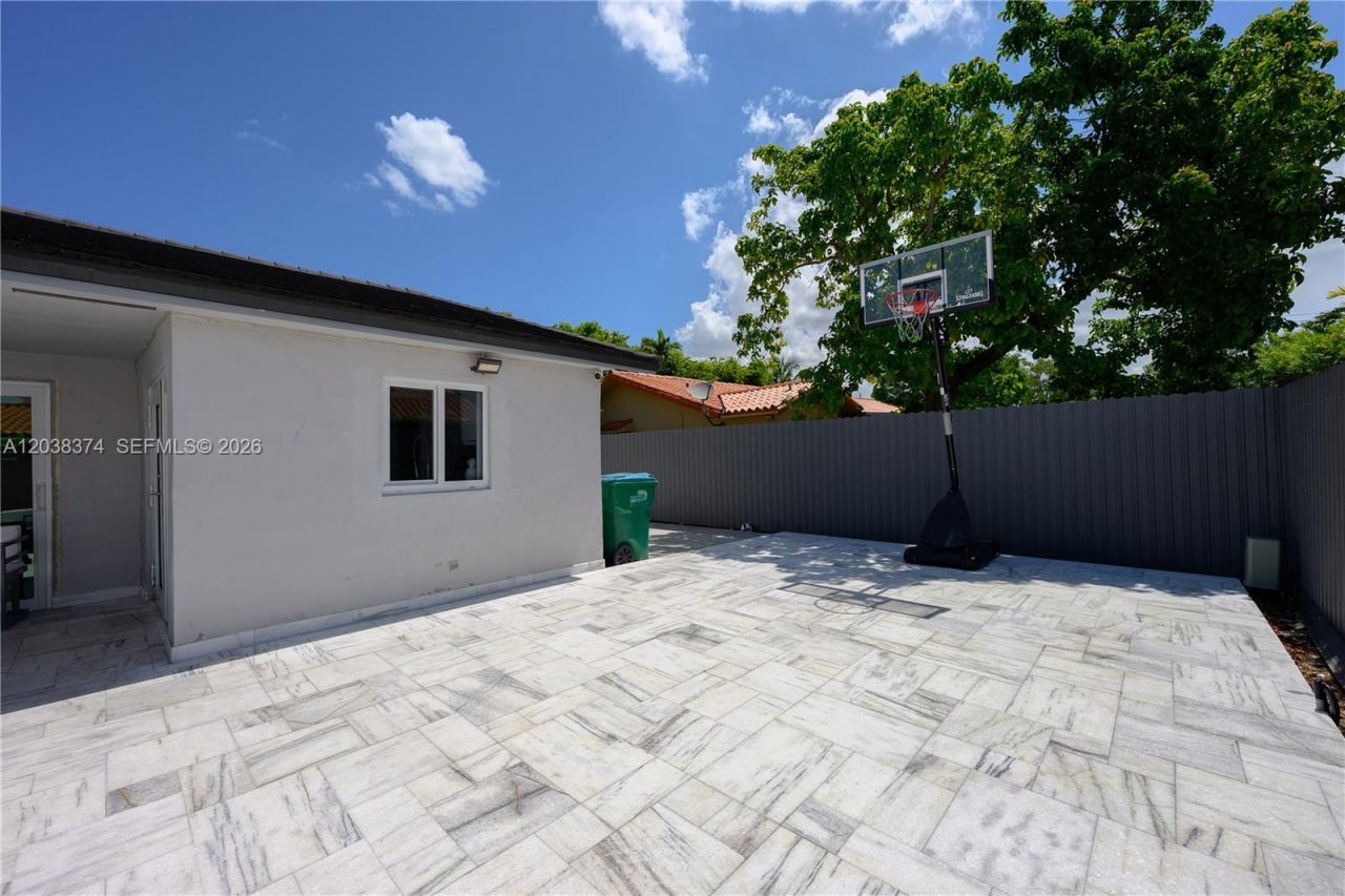 9724 SW 4th Terrace , Miami, FL 33174 Photo