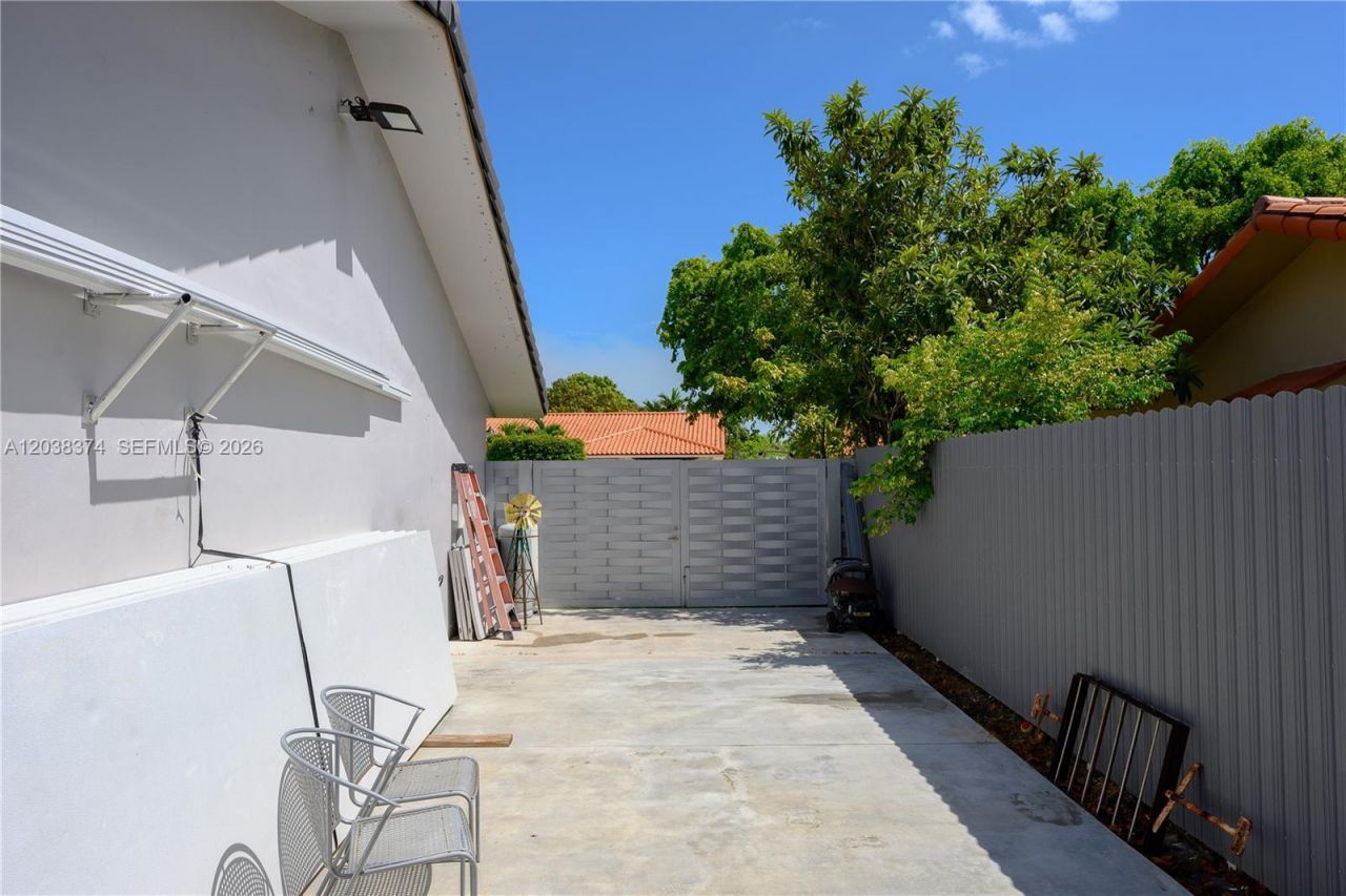 9724 SW 4th Terrace , Miami, FL 33174 Photo
