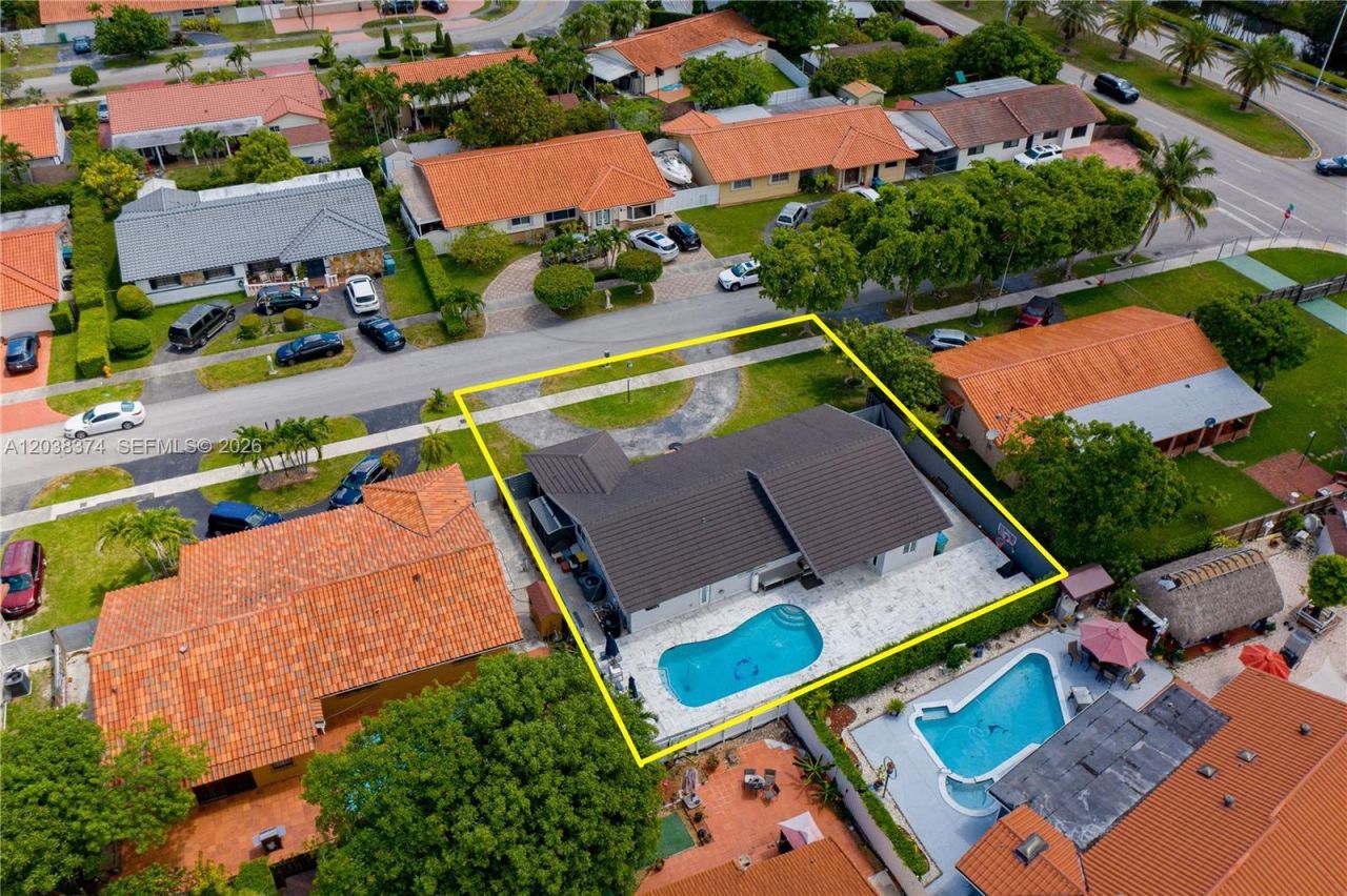9724 SW 4th Terrace , Miami, FL 33174 Photo