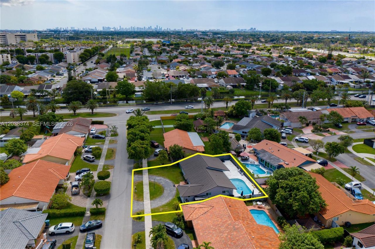 9724 SW 4th Terrace , Miami, FL 33174 Photo