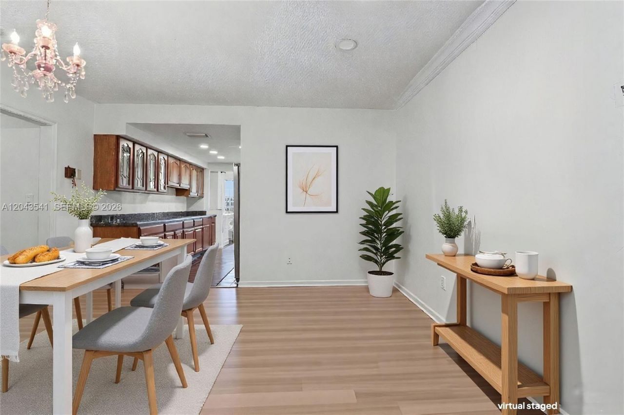 9720 Palmetto Club Ln W , Miami, FL 33157 Photo