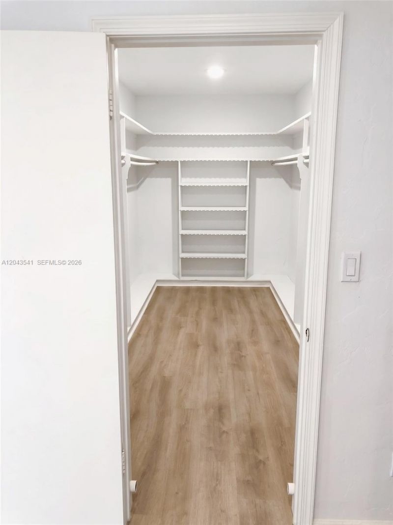 9720 Palmetto Club Ln W, Miami, FL 33157 Photo
