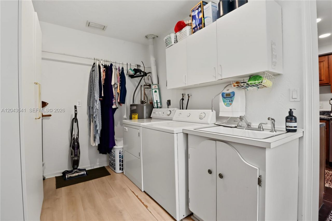 9720 Palmetto Club Ln W , Miami, FL 33157 Photo