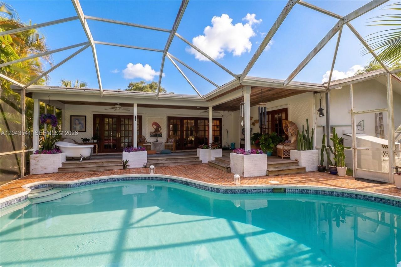 9720 Palmetto Club Ln W, Miami, FL 33157 Photo