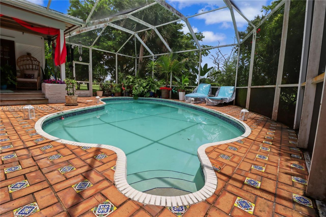 9720 Palmetto Club Ln W , Miami, FL 33157 Photo
