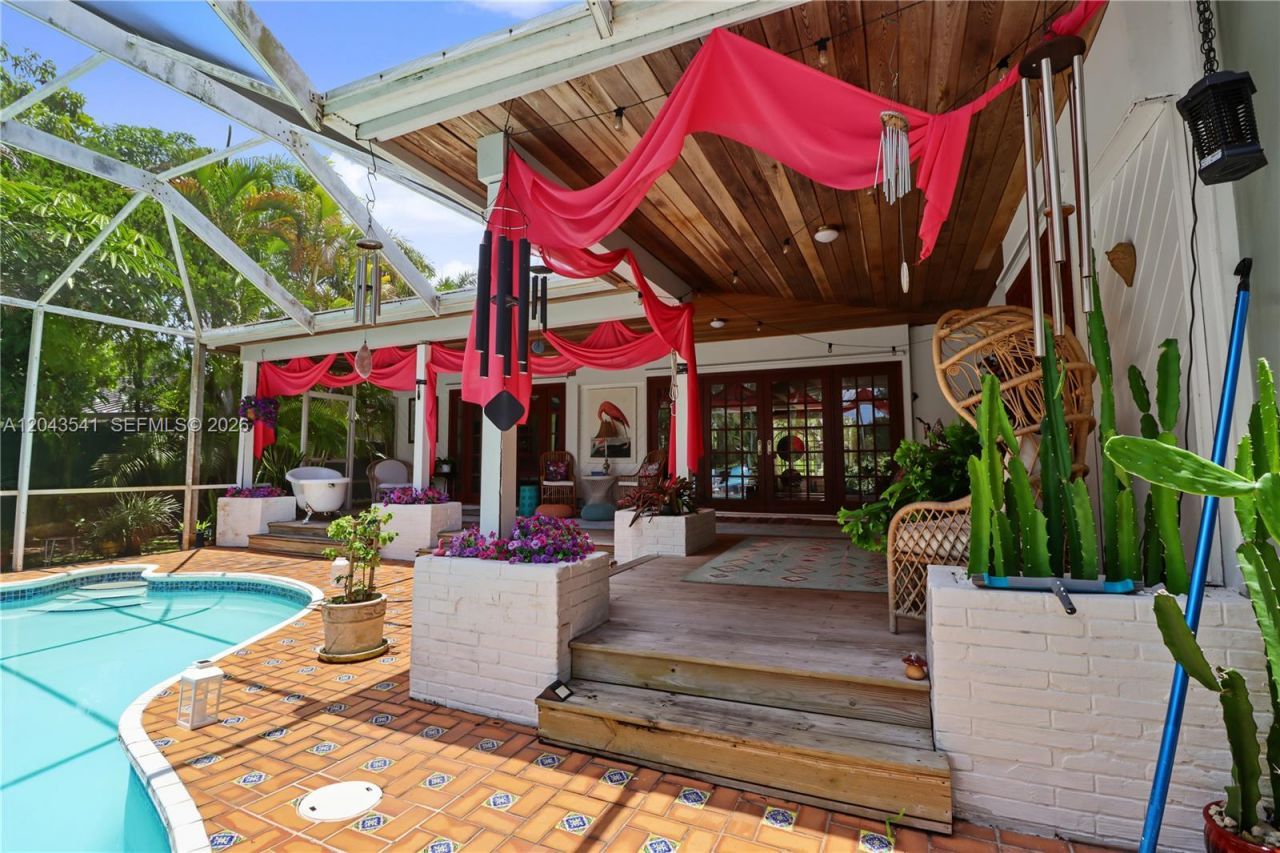 9720 Palmetto Club Ln W , Miami, FL 33157 Photo