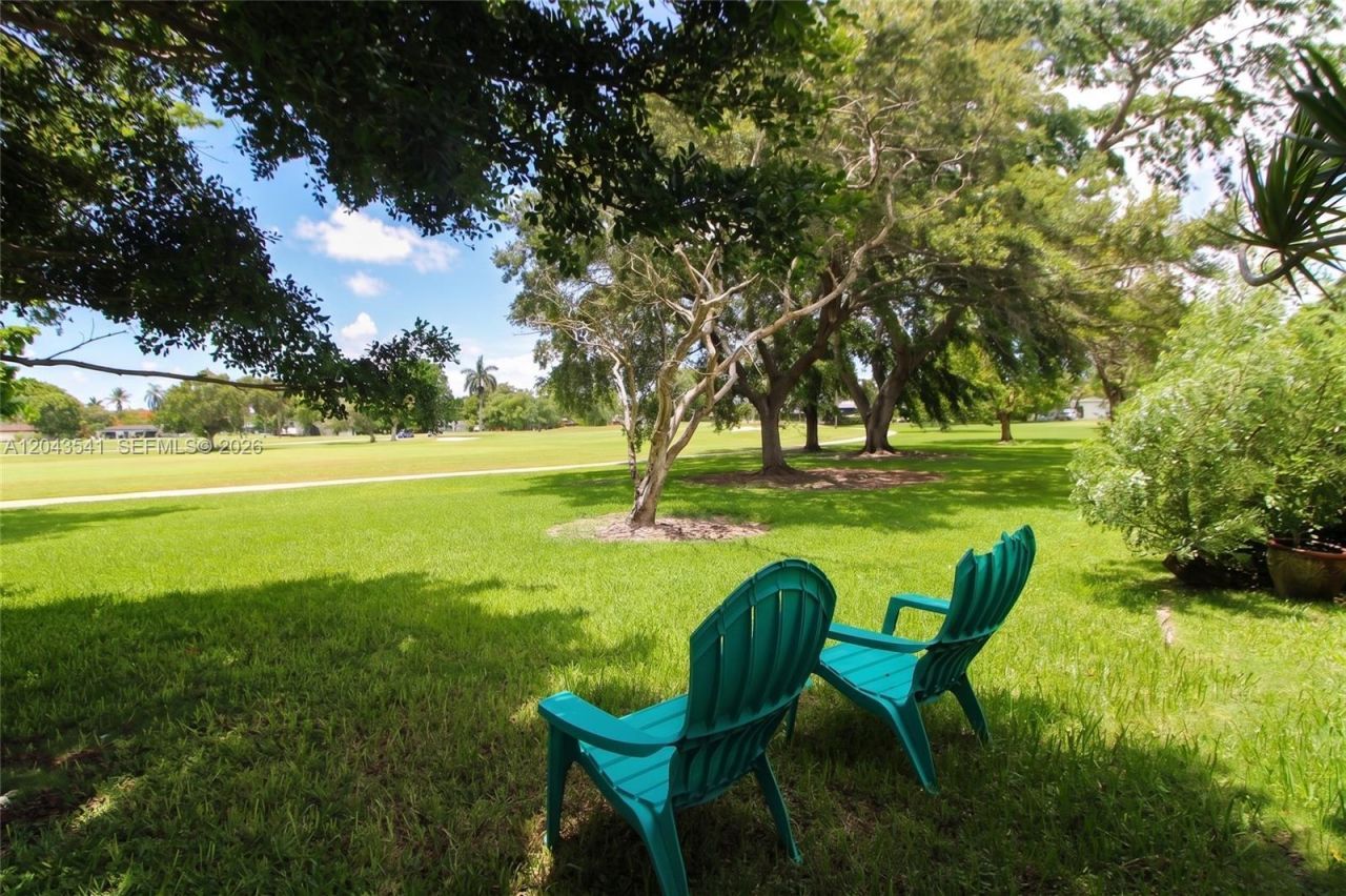 9720 Palmetto Club Ln W, Miami, FL 33157 Photo