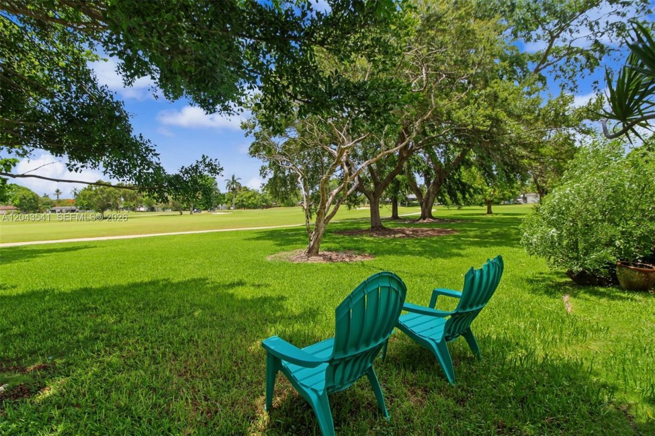 9720 Palmetto Club Ln W , Miami, FL 33157 Photo