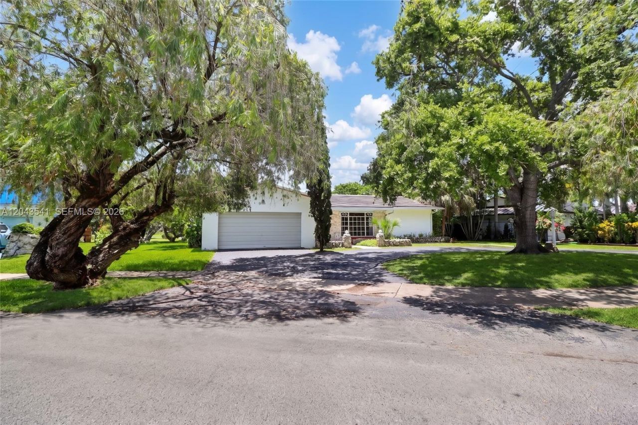 9720 Palmetto Club Ln W, Miami, FL 33157 Photo