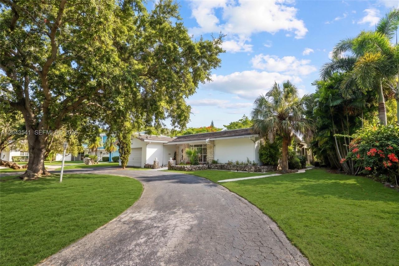 9720 Palmetto Club Ln W, Miami, FL 33157 Photo