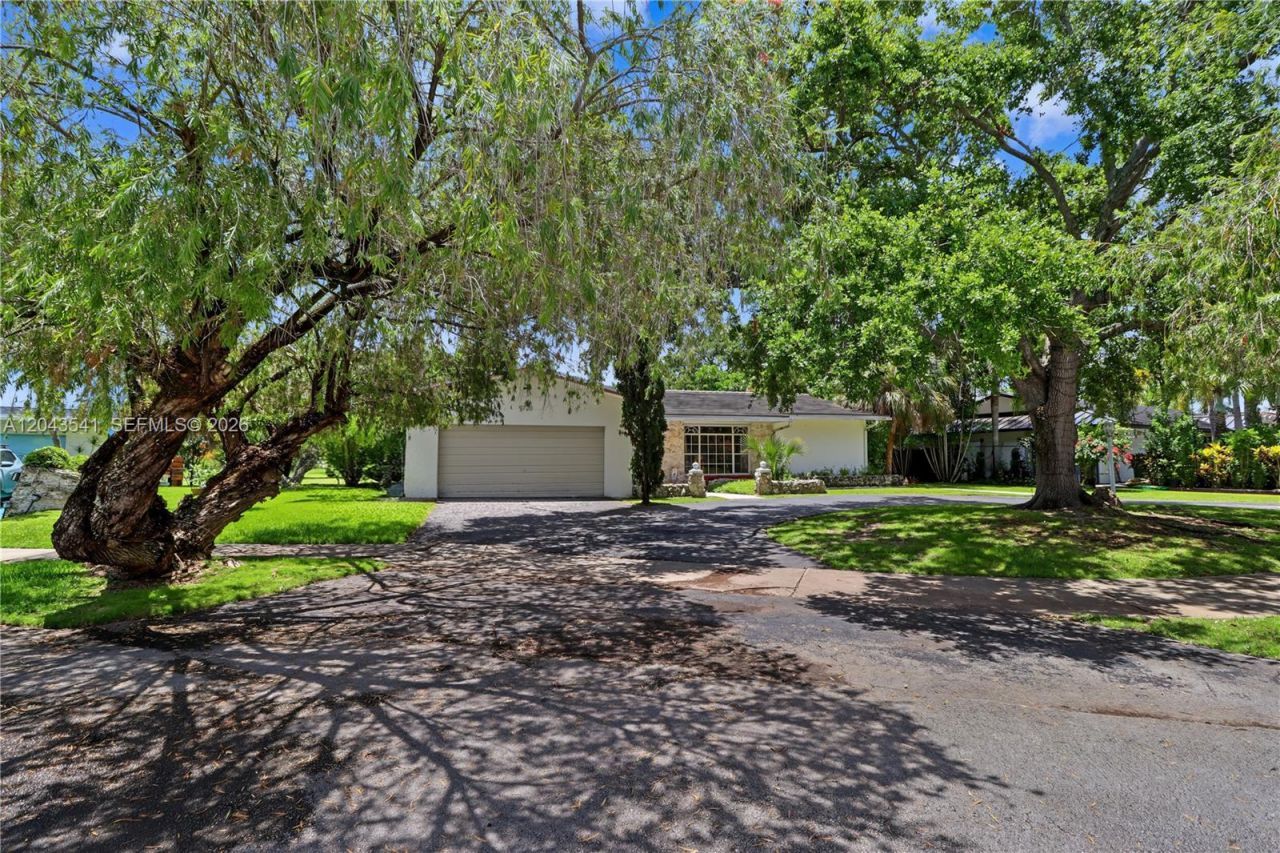 9720 Palmetto Club Ln W , Miami, FL 33157 Photo