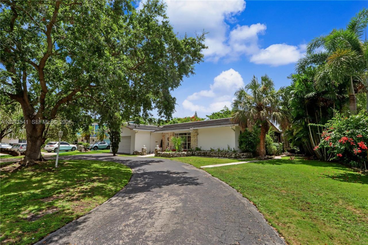 9720 Palmetto Club Ln W , Miami, FL 33157 Photo