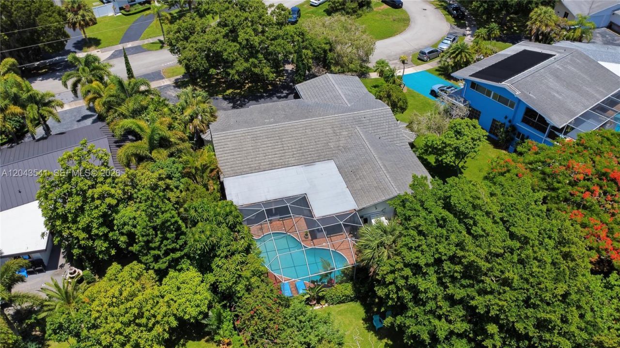 9720 Palmetto Club Ln W , Miami, FL 33157 Photo