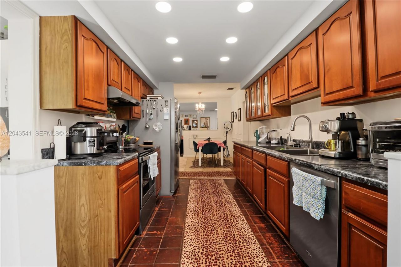 9720 Palmetto Club Ln W , Miami, FL 33157 Photo