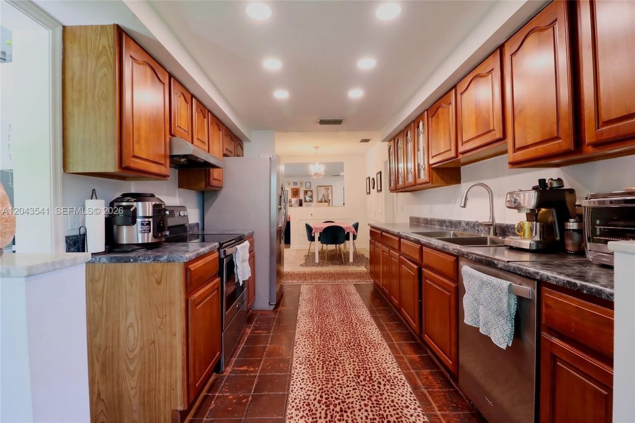 9720 Palmetto Club Ln W, Miami, FL 33157 Photo