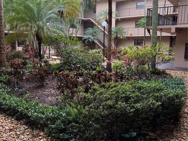 10975 SW 107th St , Unit 302, Miami, FL 33176