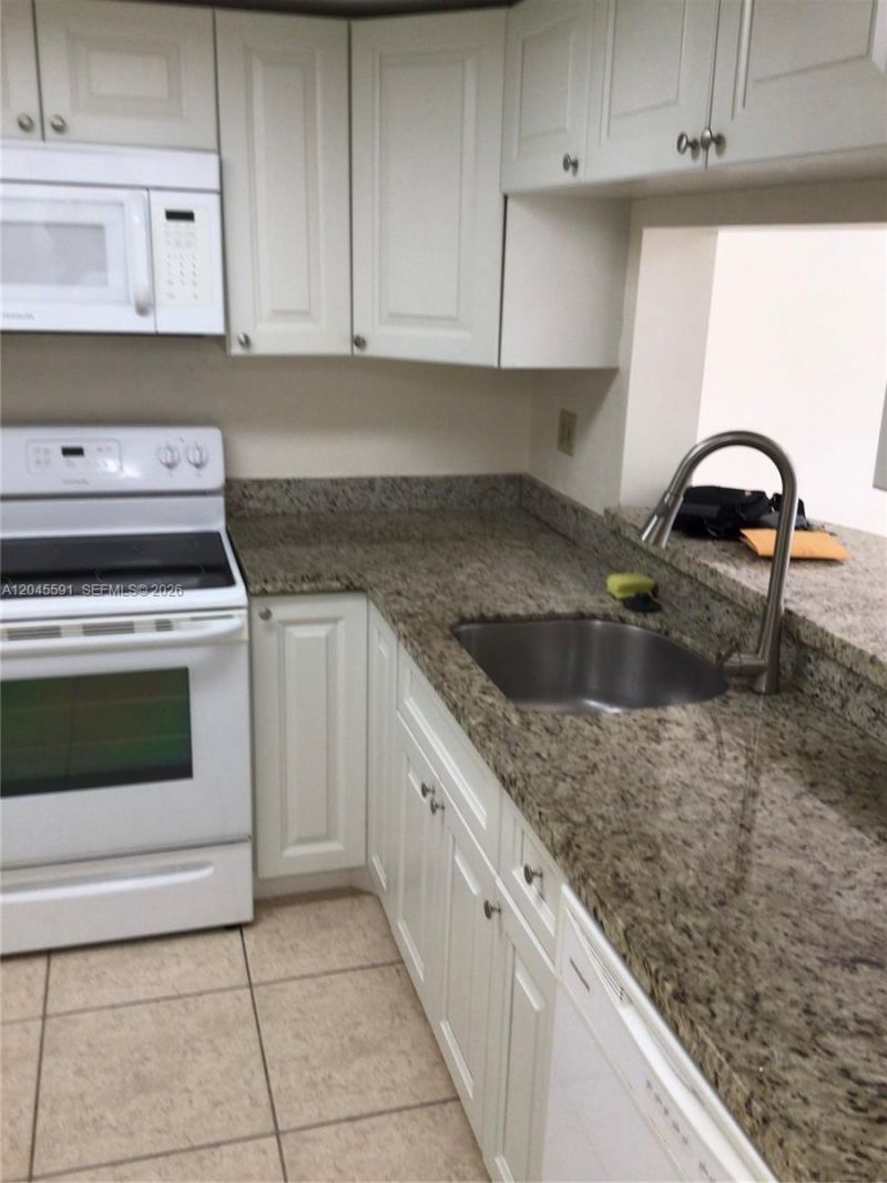 10975 SW 107th St , Unit 302, Miami, FL 33176 Photo