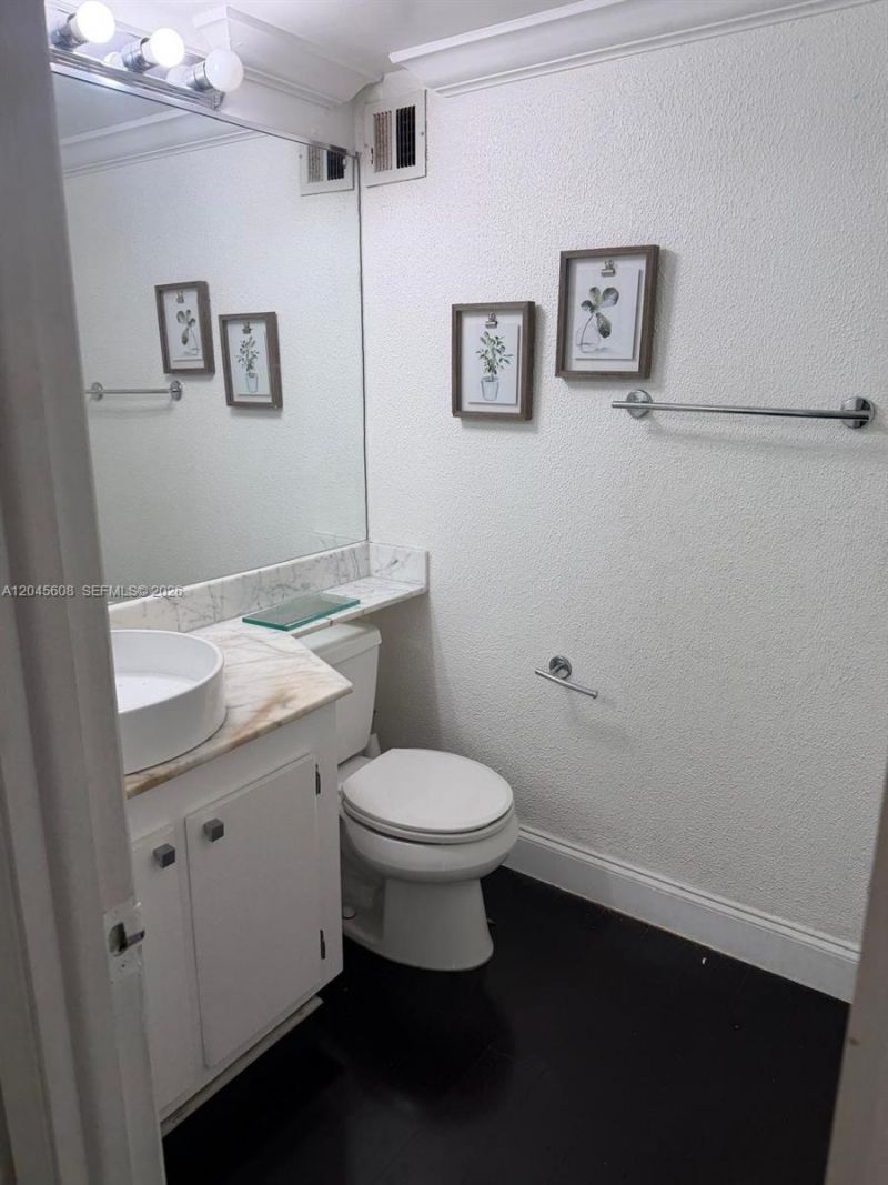 600 NE 36 St, Unit PH22, Miami, FL 33137 Photo