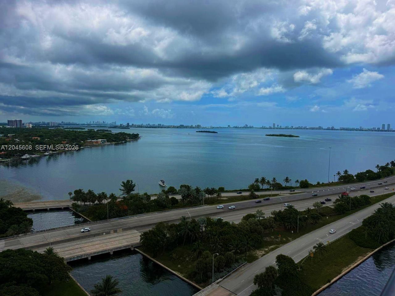 600 NE 36 St, Unit PH22, Miami, FL 33137 Photo