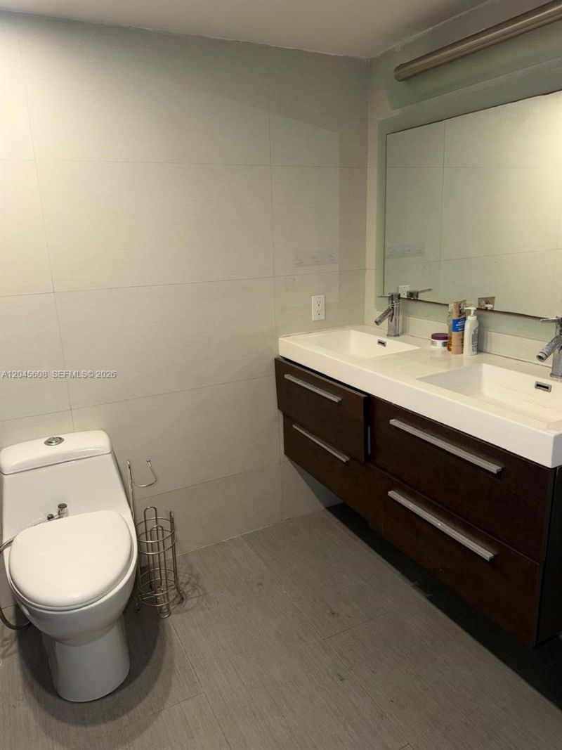 600 NE 36 St, Unit PH22, Miami, FL 33137 Photo