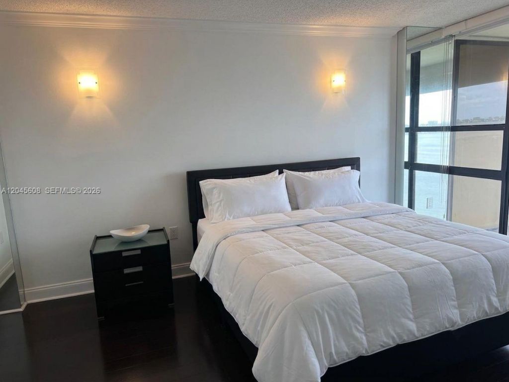 600 NE 36 St, Unit PH22, Miami, FL 33137 Photo