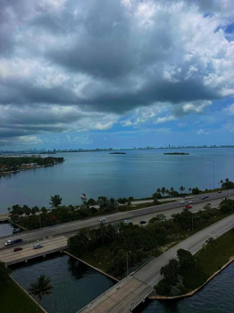 600 NE 36 St, Unit PH22, Miami, FL 33137 Photo