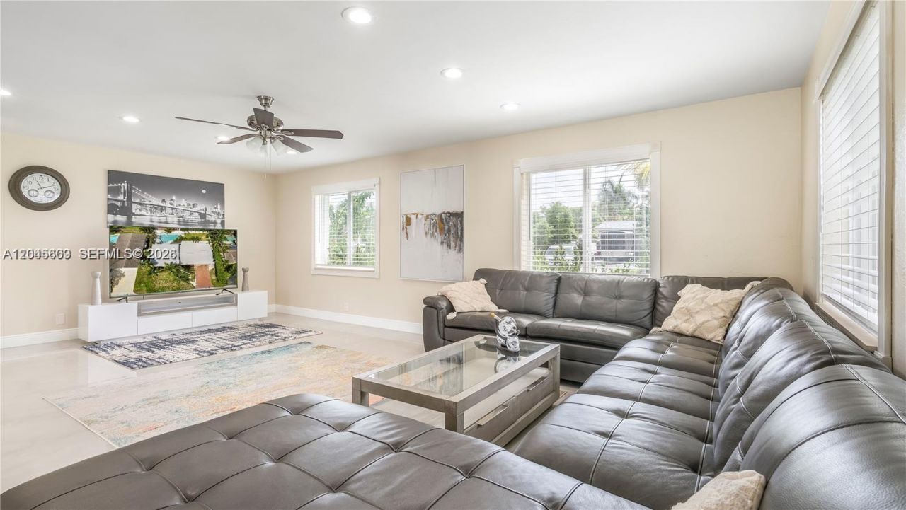 5211 NE 17th Ave, Fort Lauderdale, FL 33334 Photo