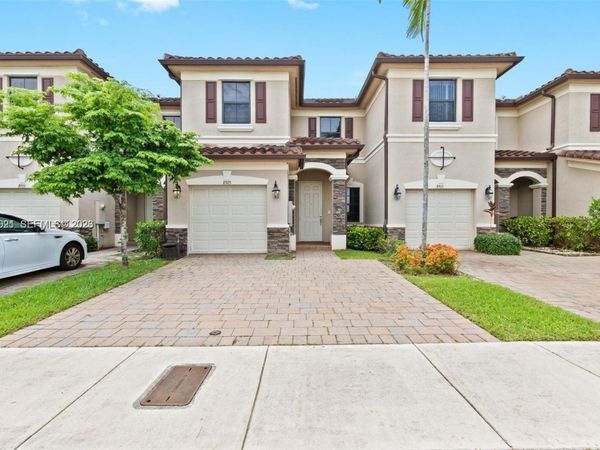 8925 W 33rd Ave , Hialeah, FL 33018