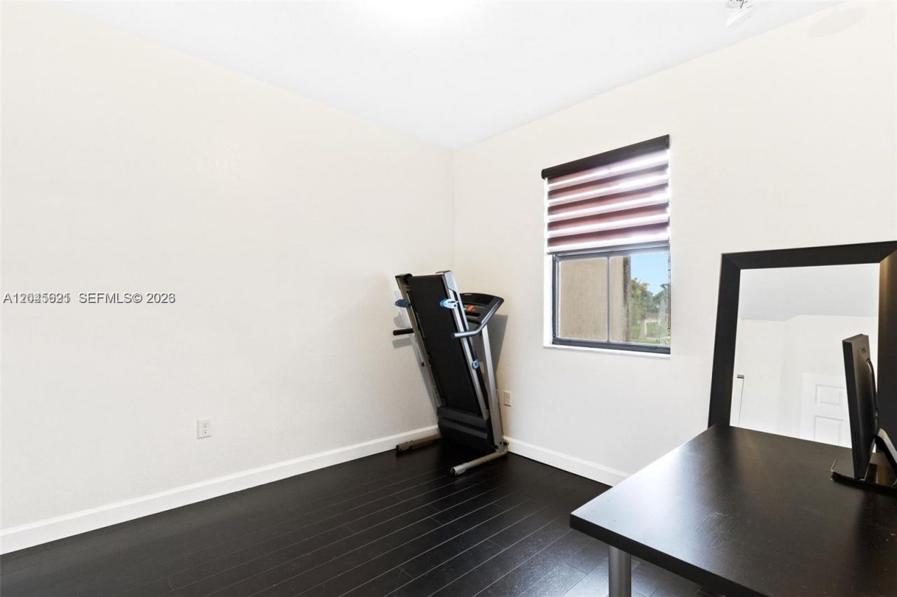 8925 W 33rd Ave, Hialeah, FL 33018 Photo