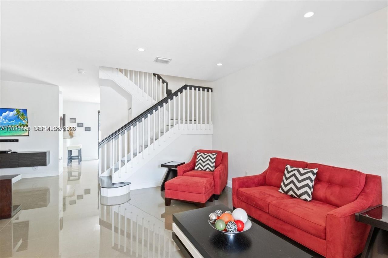 8925 W 33rd Ave, Hialeah, FL 33018 Photo