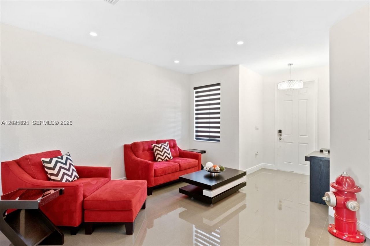 8925 W 33rd Ave, Hialeah, FL 33018 Photo
