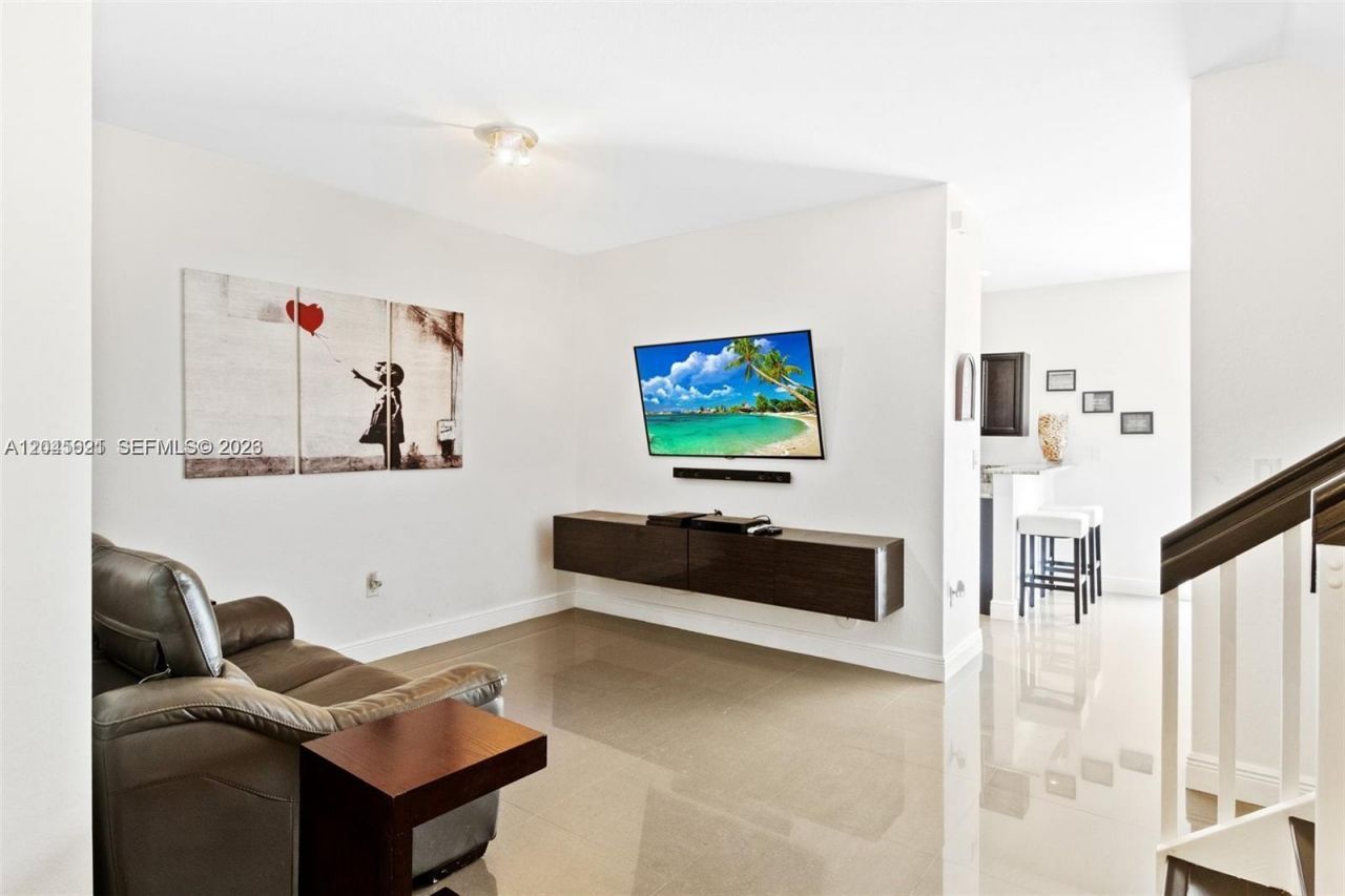 8925 W 33rd Ave, Hialeah, FL 33018 Photo