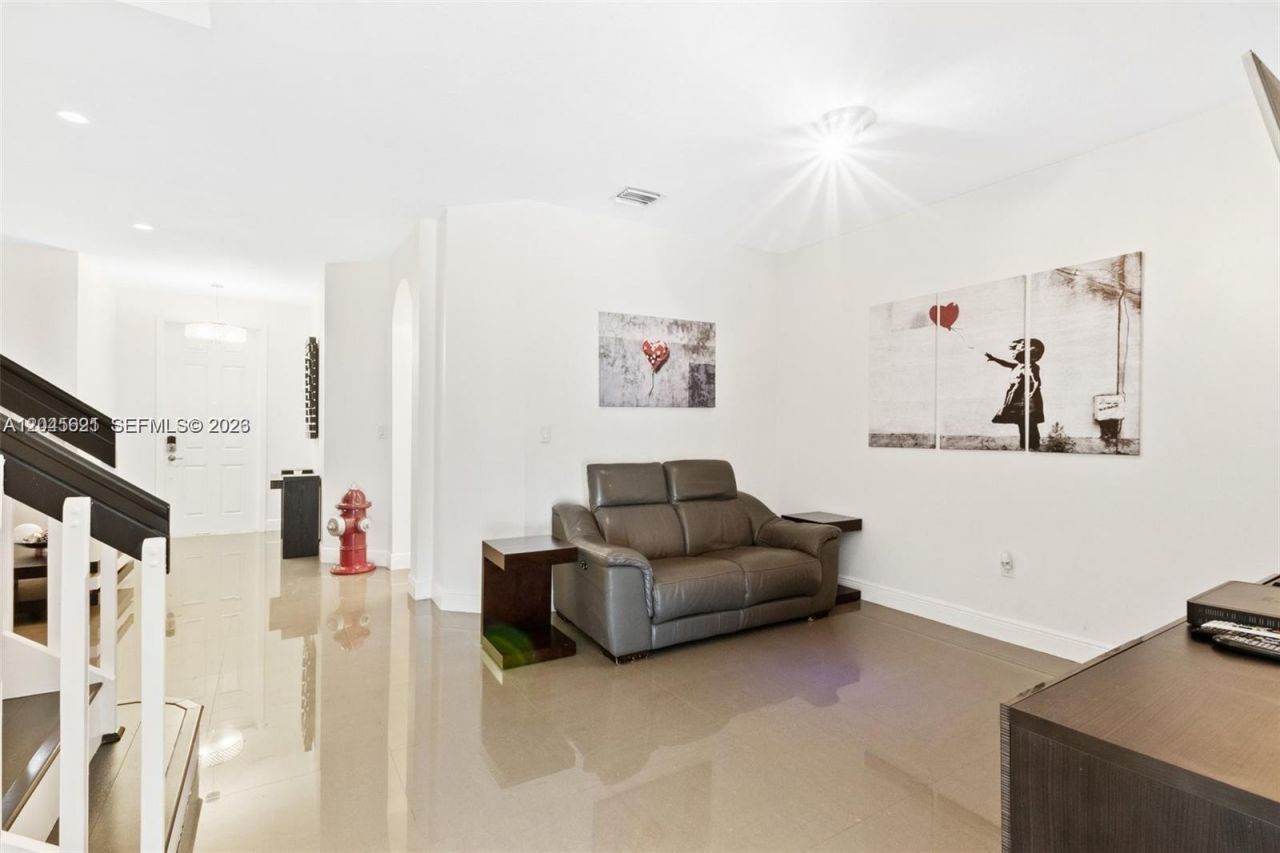 8925 W 33rd Ave, Hialeah, FL 33018 Photo