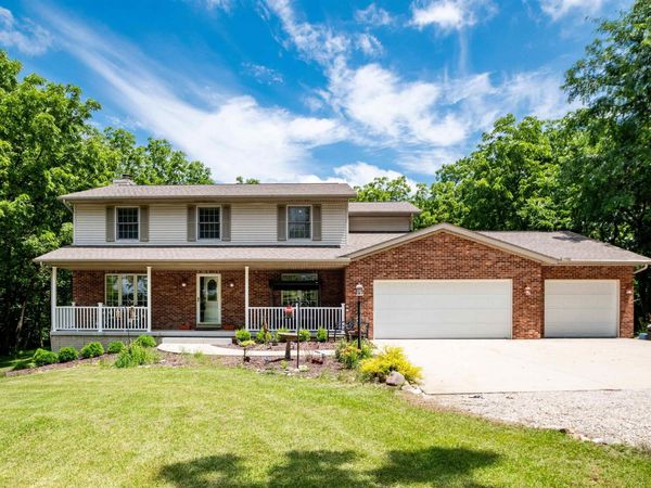 450 E TOWNHALL Road, Germantown Hills, IL 61548