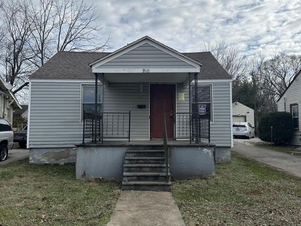 910 S Newton Avenue , Springfield, MO 65806