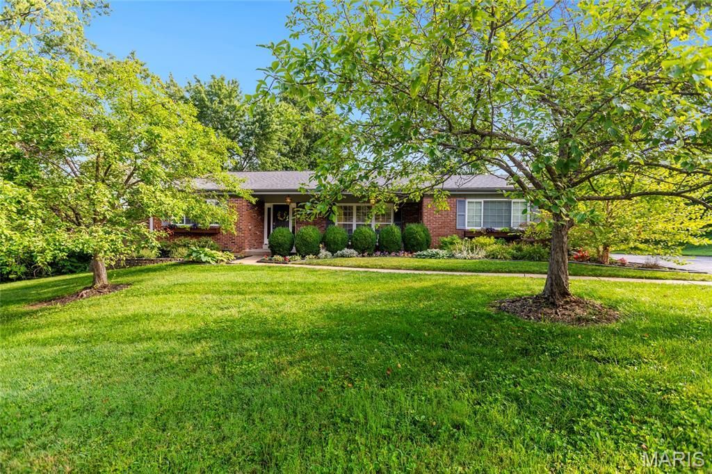 11201 Trieste Drive, Saint Louis, MO 63146 Main Photo