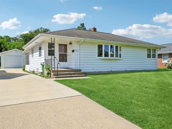 1131 29th Street NE, Cedar Rapids, IA 52402