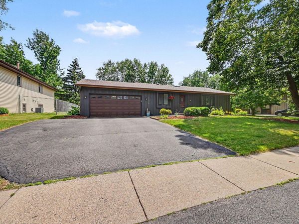 15632 Heywood Way, Apple Valley, MN 55124