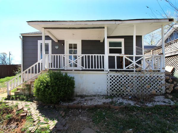 1111 Yellowstone Rd, Knoxville, TN 37914