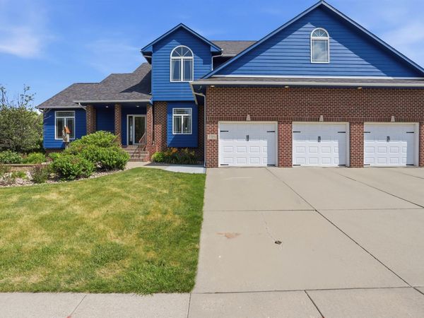 7704 32Nd St, Sioux Falls, SD 57106